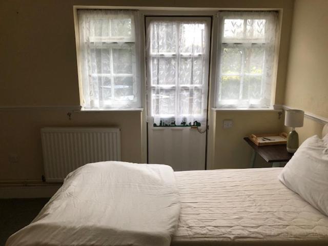Baker Arms Bayford Hotel Hertford Eksteriør billede